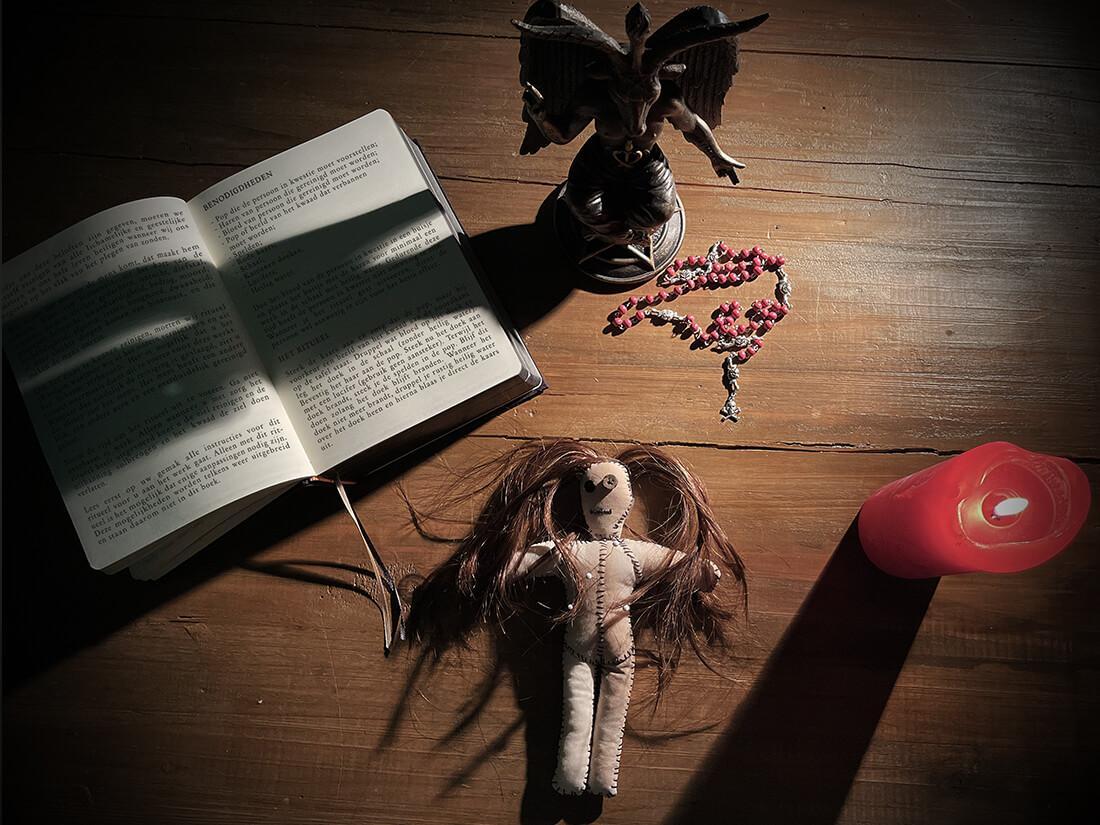 Groepsdossier van Fatal Attraction op tafel